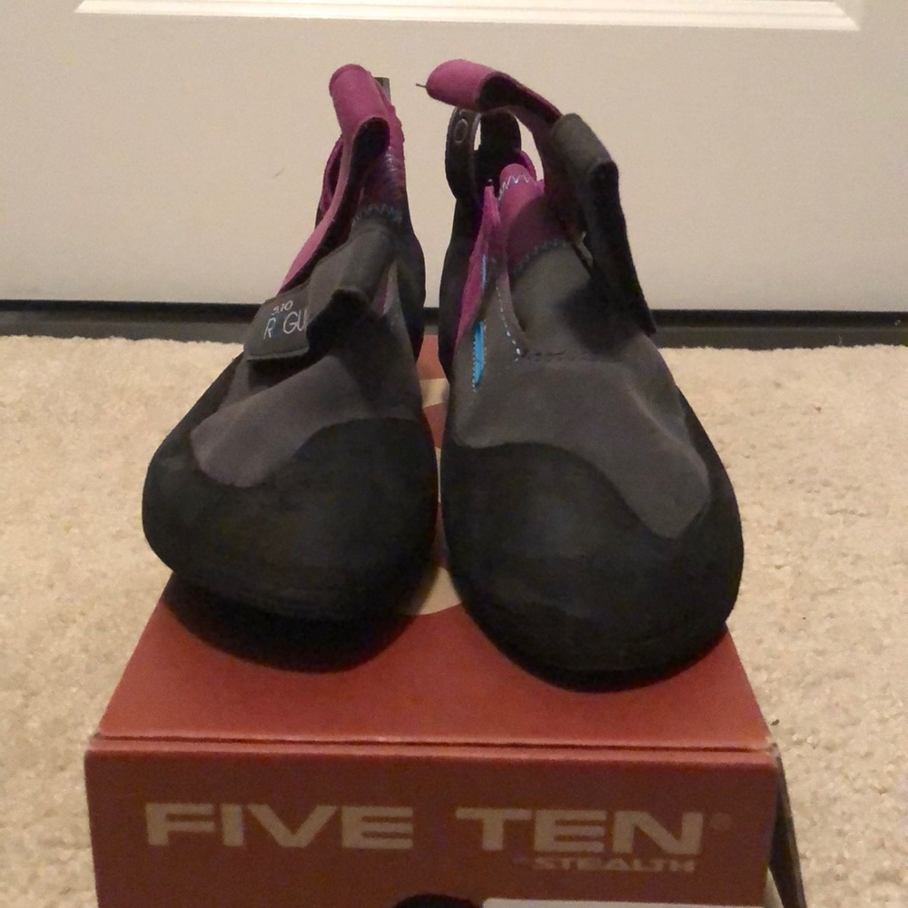 Rock climbing shoes - Five Ten Rogue VCS climbing